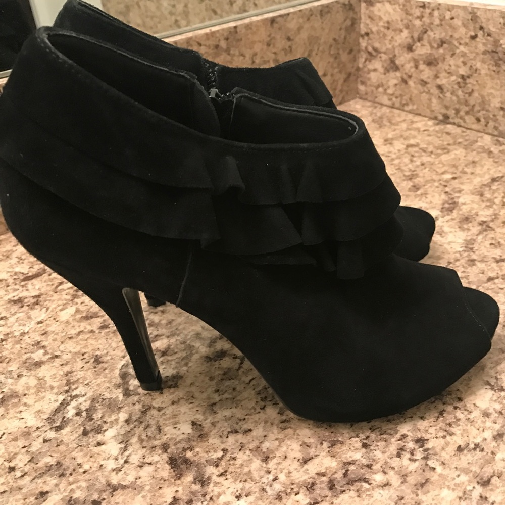 😻 Hello Ladies!!!  Velvety smooth Booties